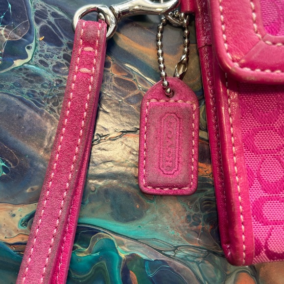 💖COACH💖 Barbie vibe wristlet wallet! - Picture 3 of 9